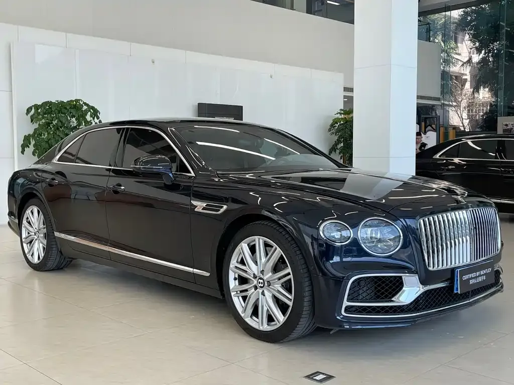 Bentley Flying Spur — фото 10