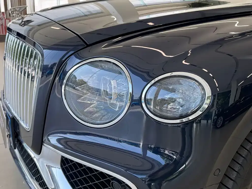 Bentley Flying Spur — фото 8