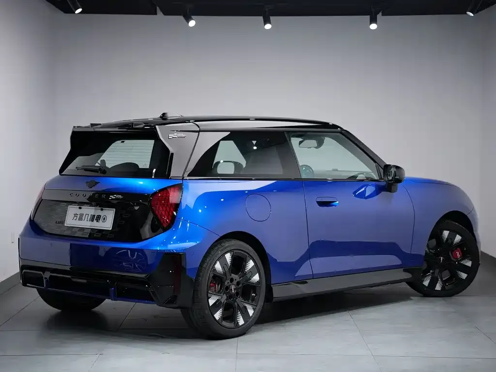 MINI JCW Electric 2025 из CN, фото 6