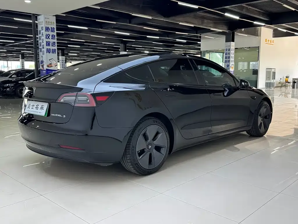 Tesla Model 3 — фото 9