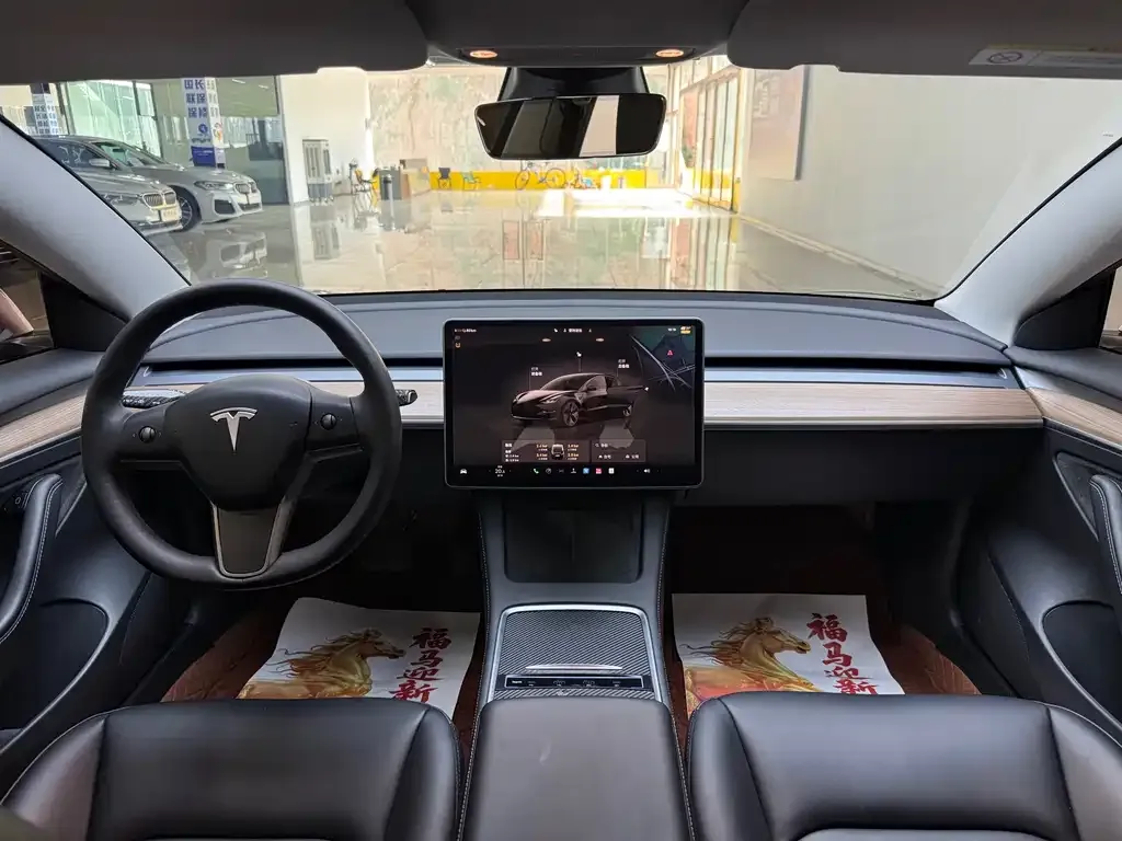 Tesla Model 3 — фото 10