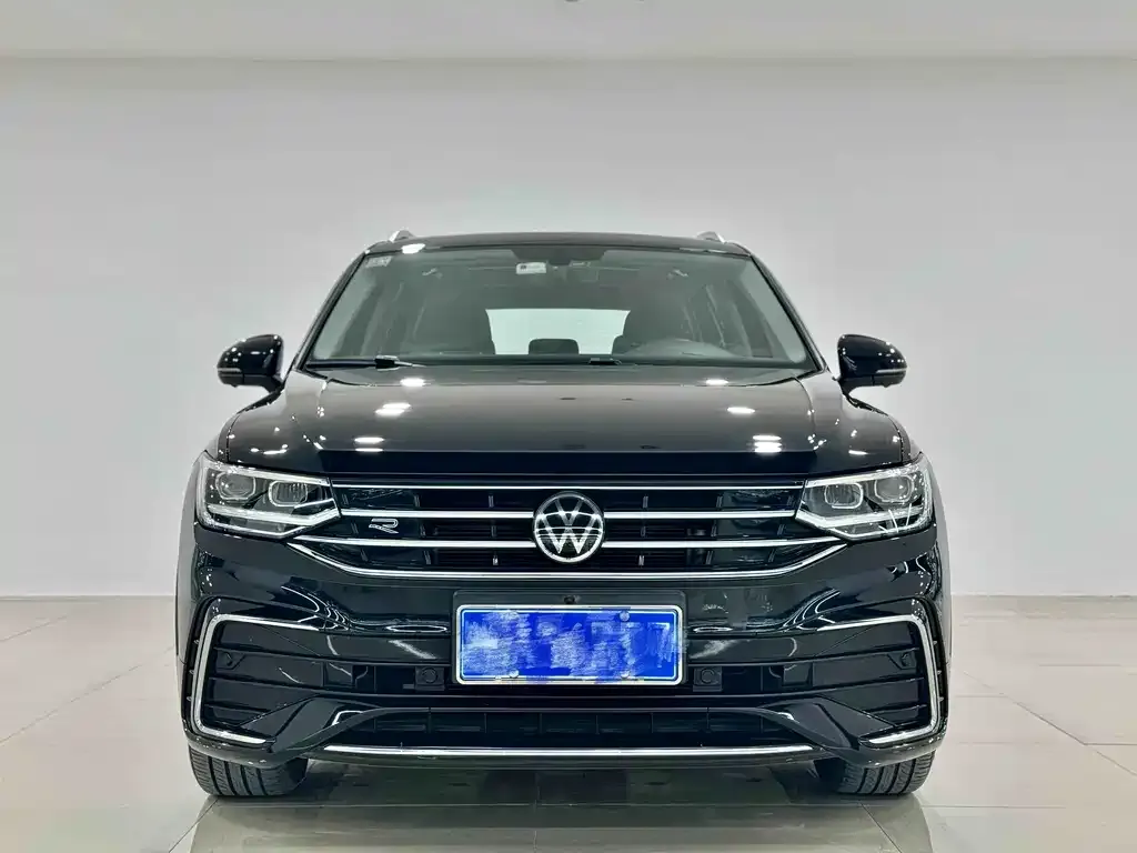 Volkswagen Tiguan L — фото 2