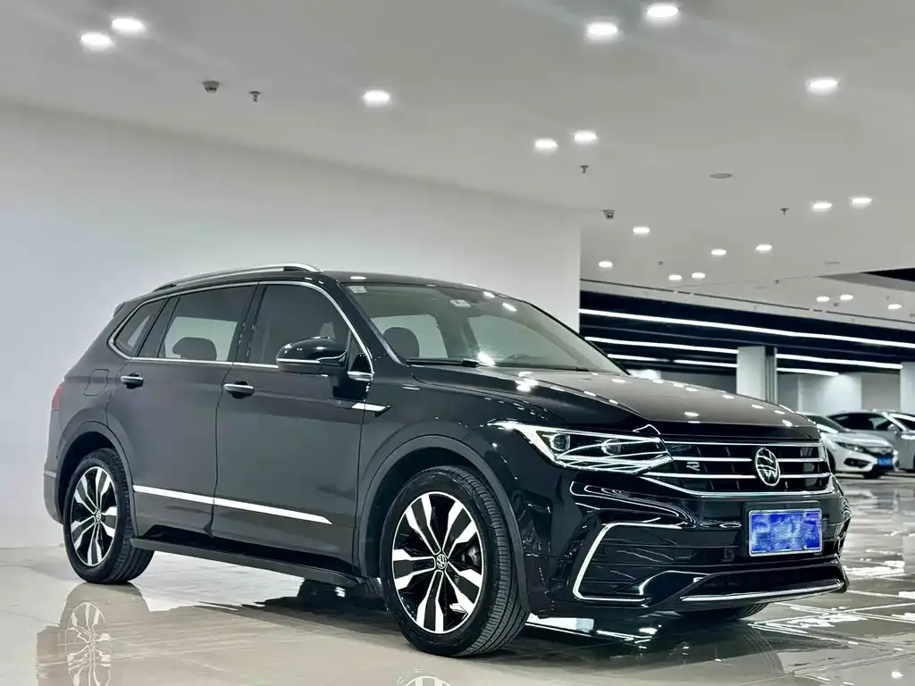 Volkswagen Tiguan L — фото 8