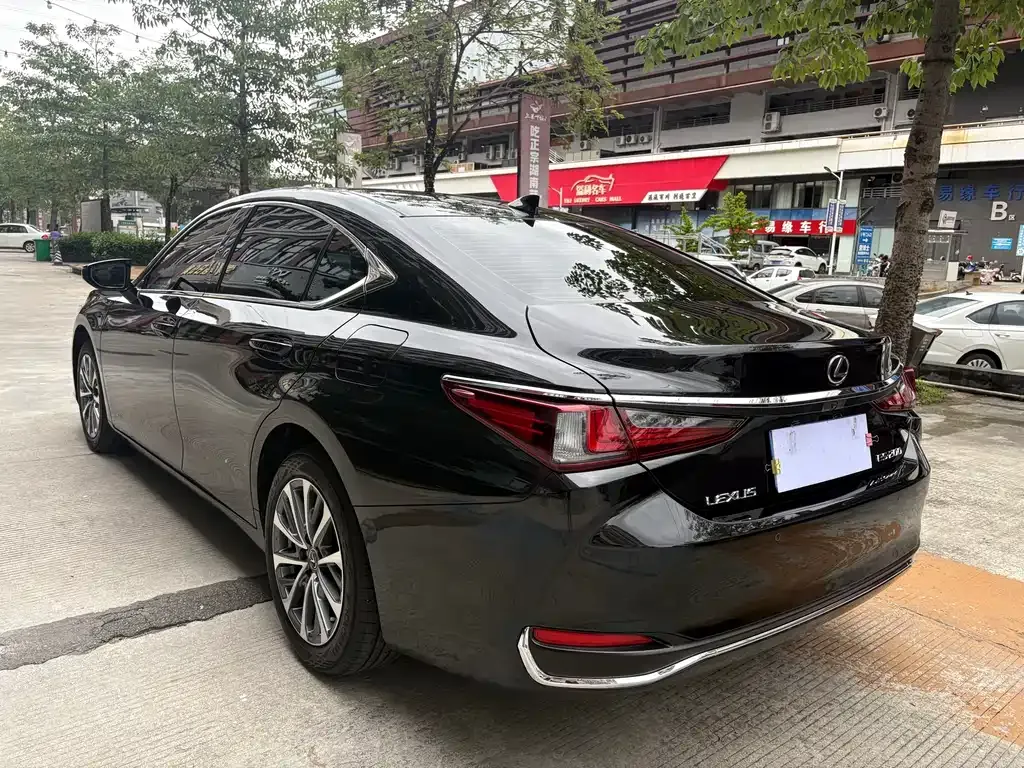 Lexus ES — фото 9