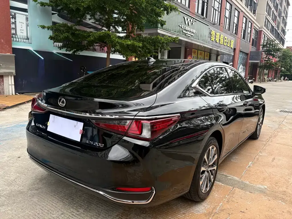 Lexus ES — фото 10