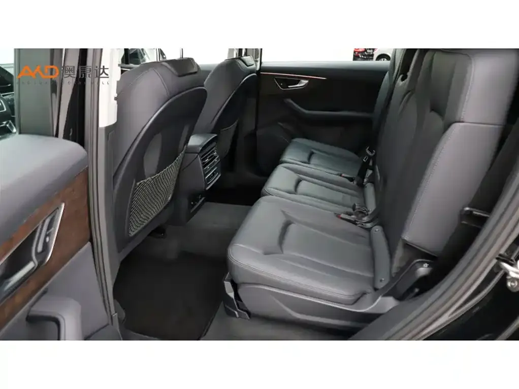 Audi Q7 2024 из CN, фото 8