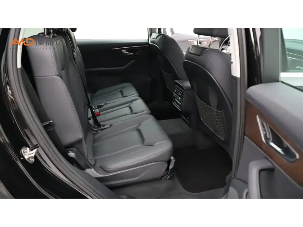 Audi Q7 2024 из CN, фото 7