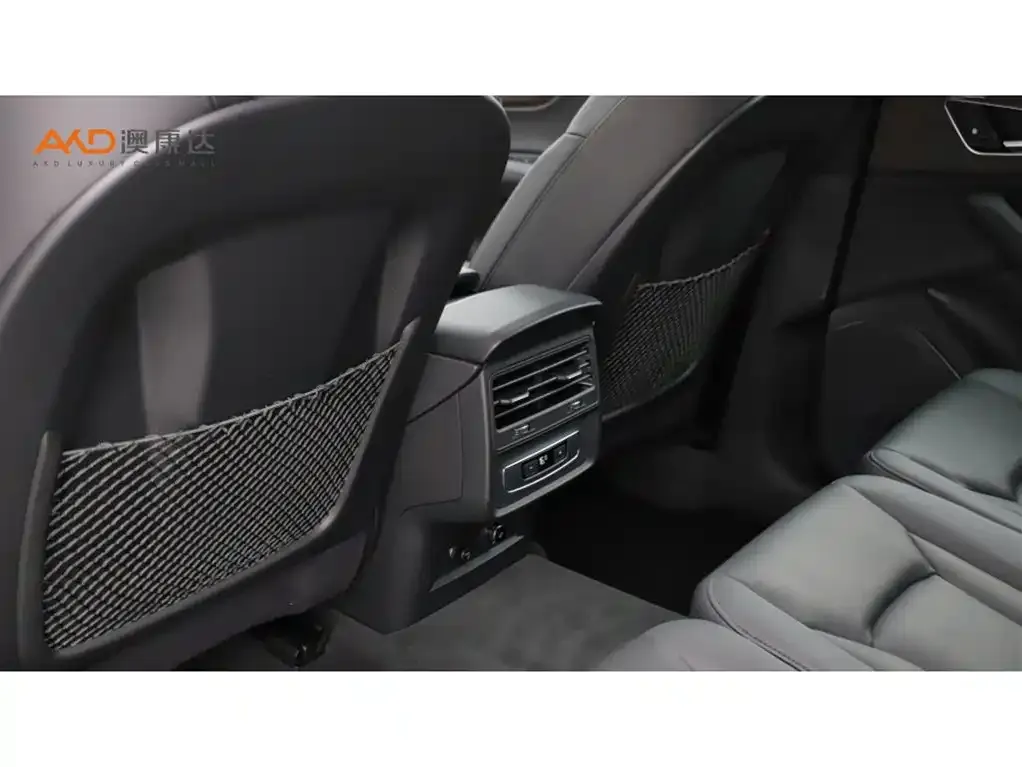 Audi Q7 2024 из CN, фото 2