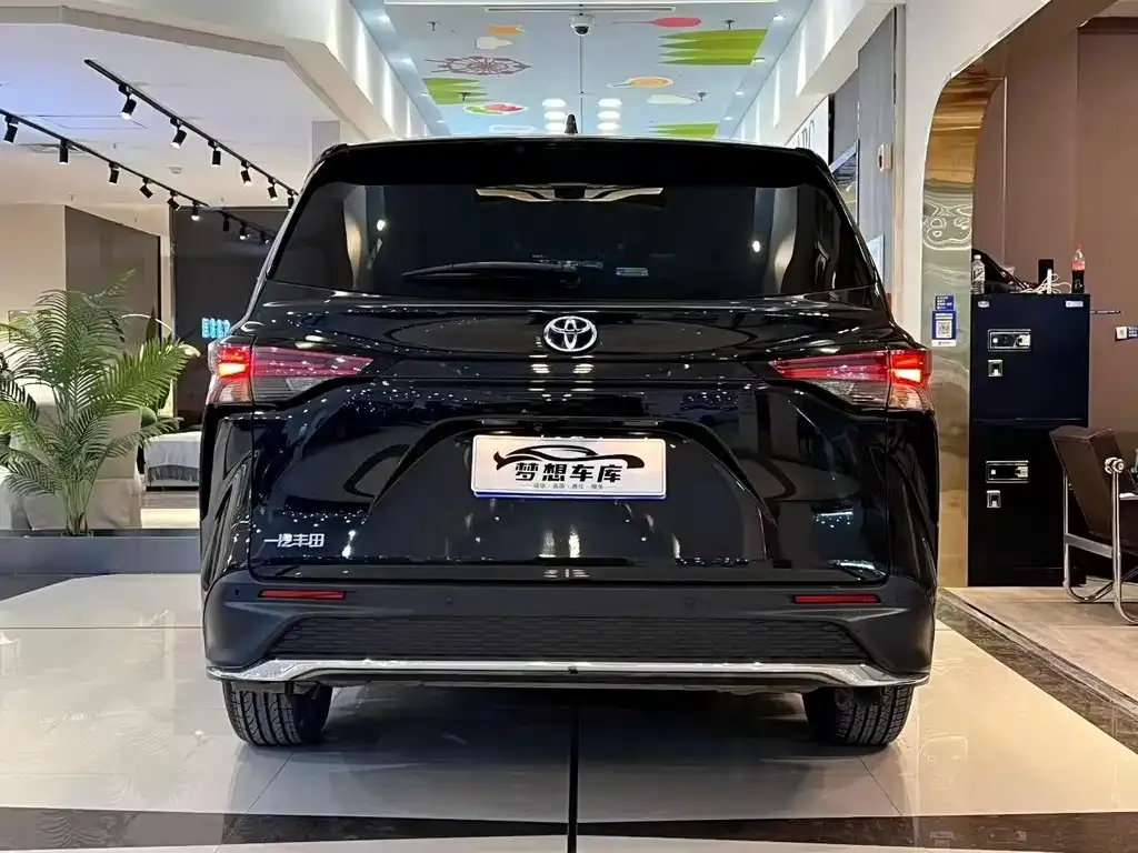 Toyota Granvia 2024 из CN, фото 7