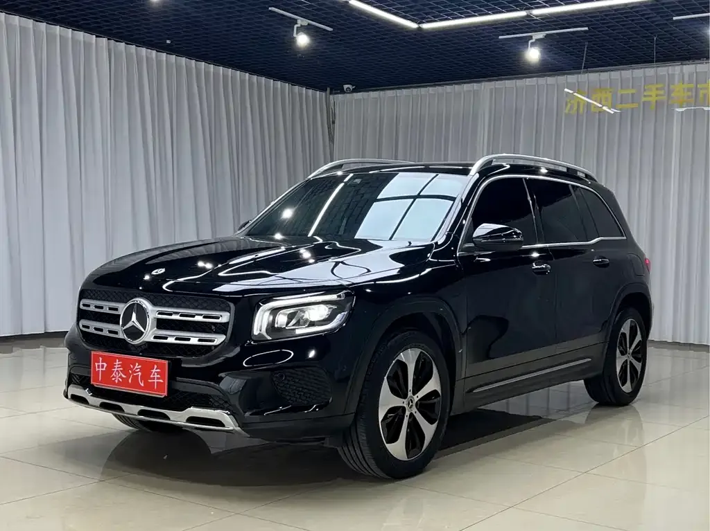 Mercedes-Benz GLB — фото 1