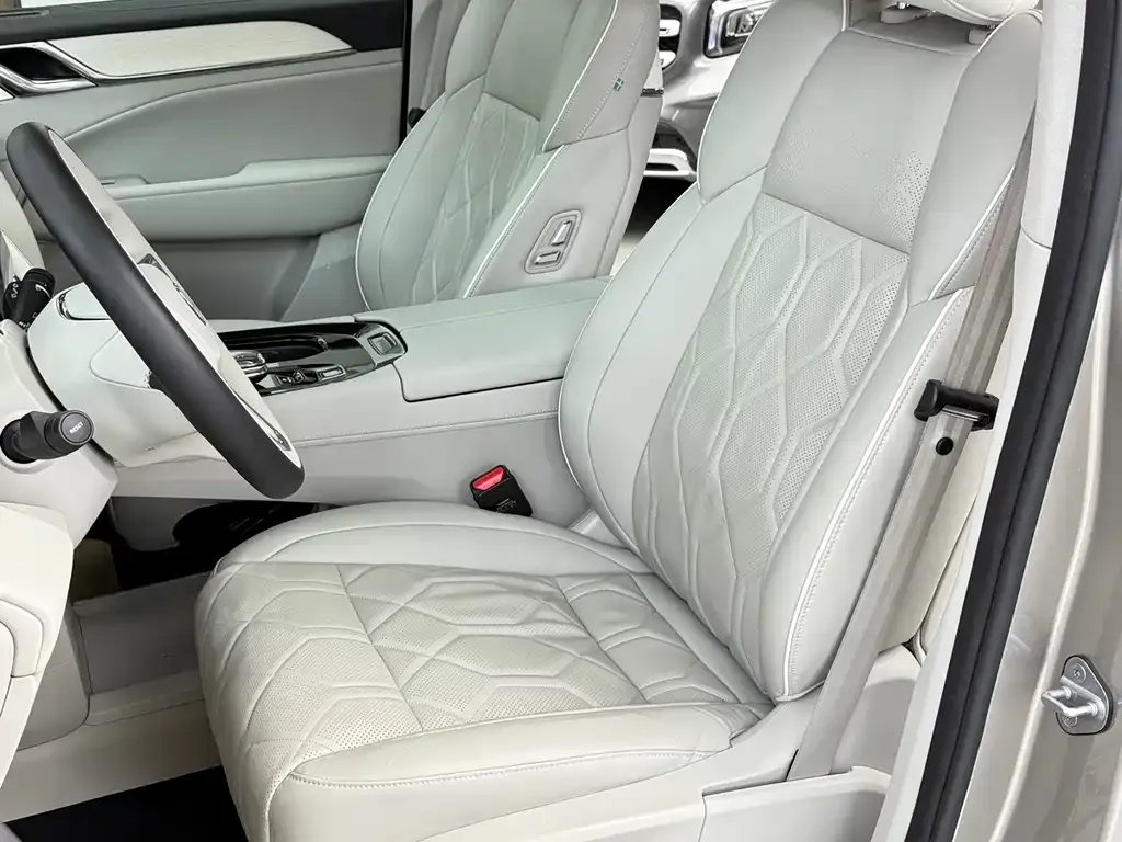 Volvo EM90 2024 из CN, фото 3