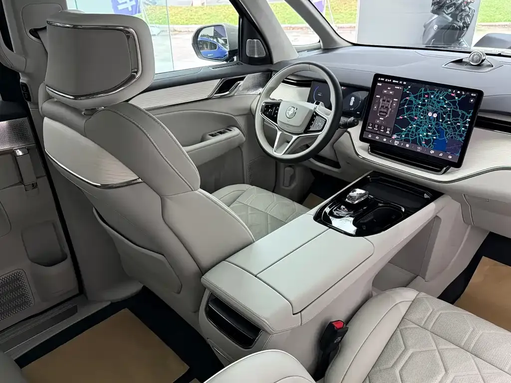 Volvo EM90 2024 из CN, фото 6