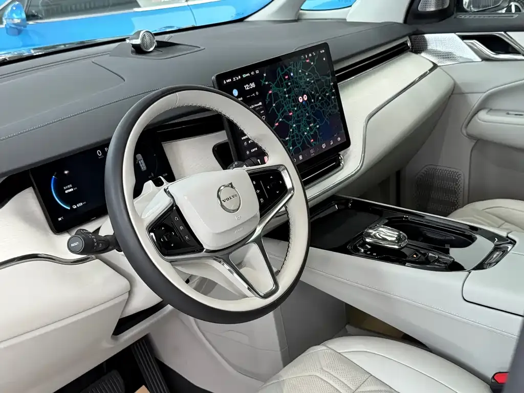 Volvo EM90 2024 из CN, фото 2