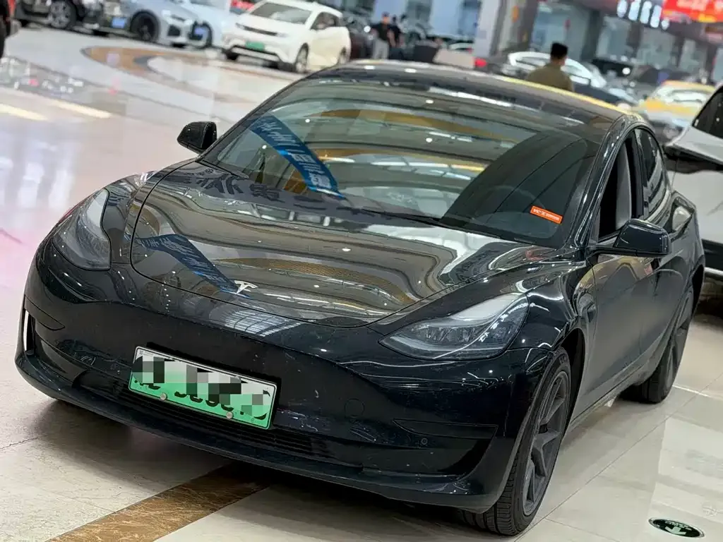 Tesla Model 3 — фото 1