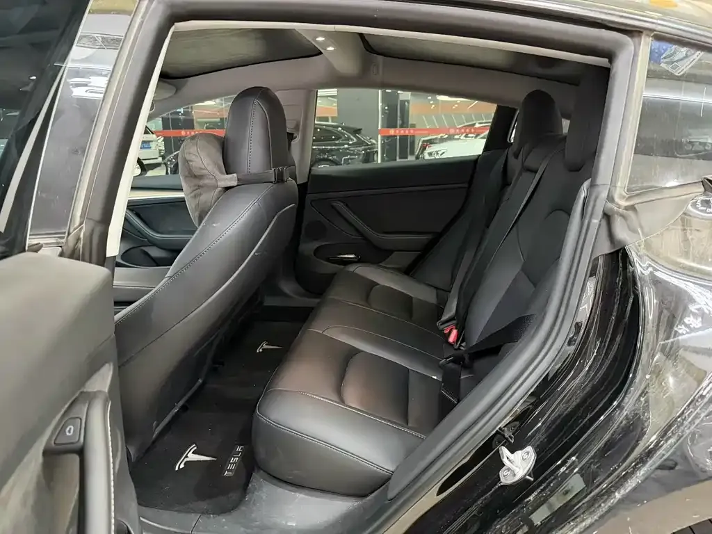 Tesla Model 3 — фото 4