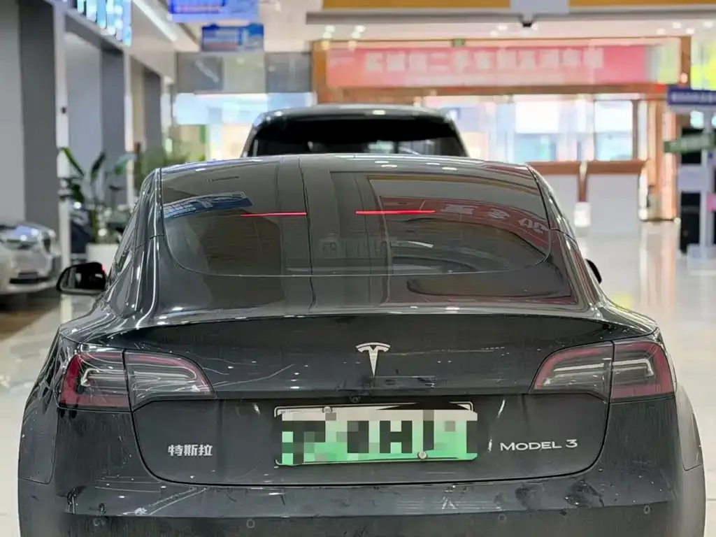 Tesla Model 3 — фото 7