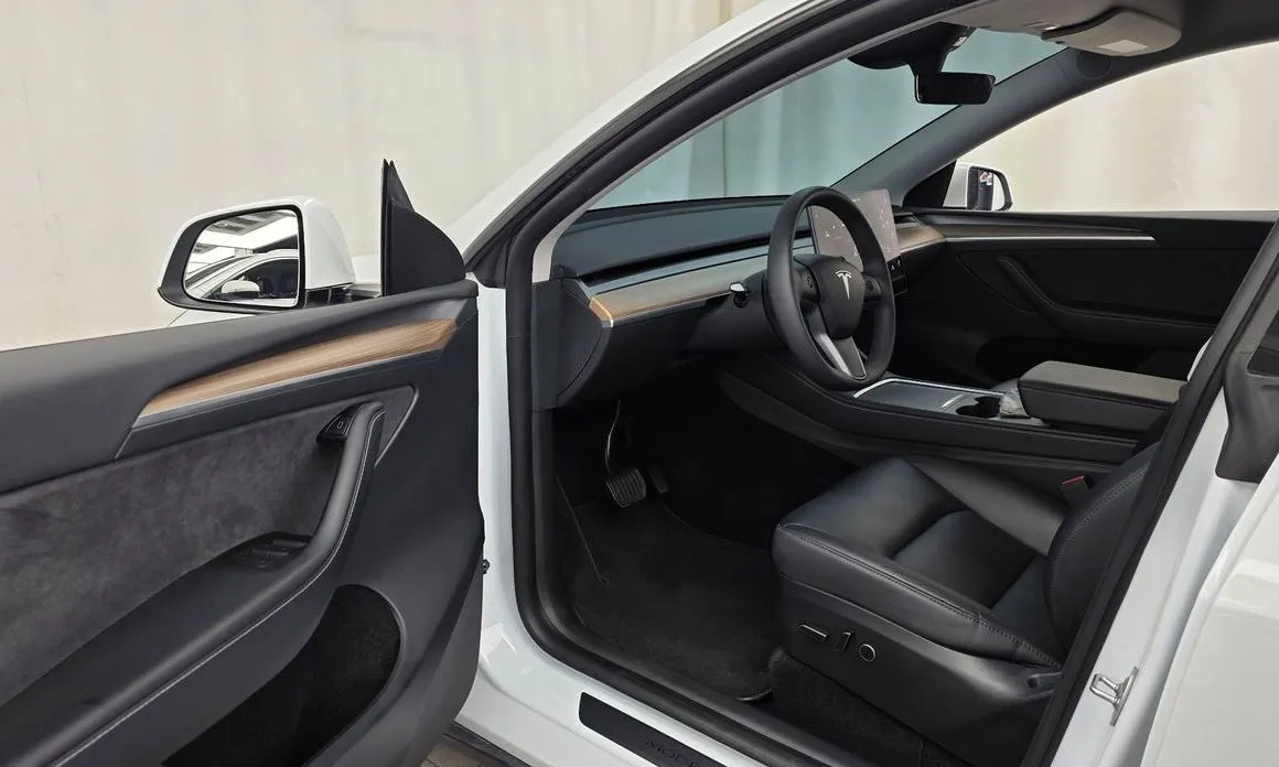 Tesla Model Y — фото 7