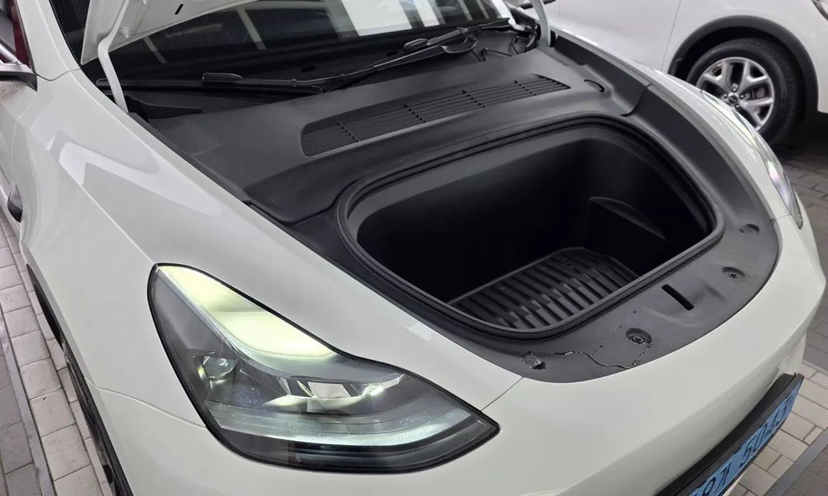 Tesla Model Y — фото 8