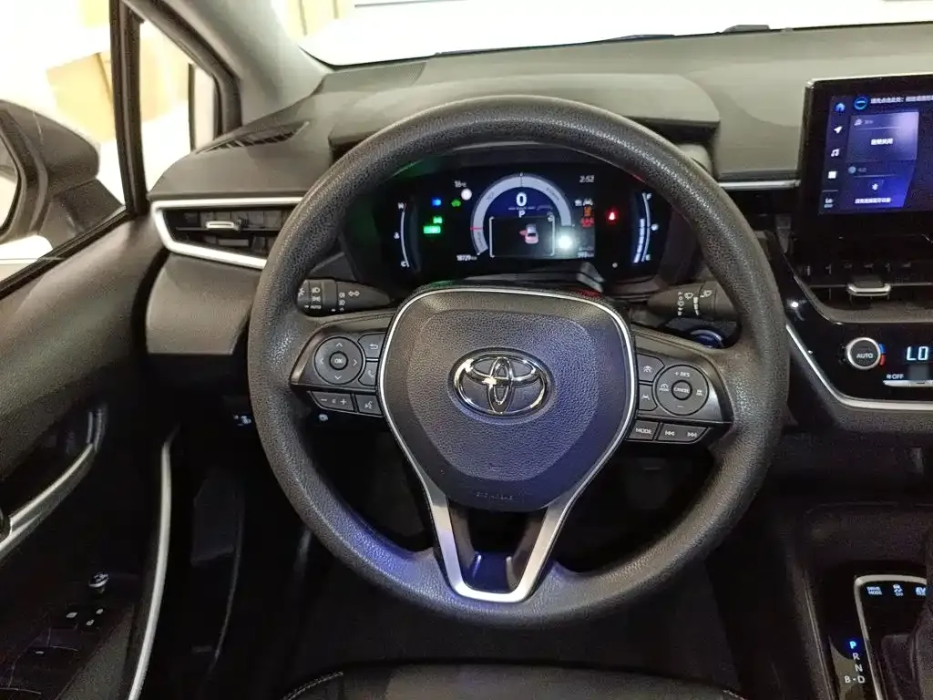 Toyota Corolla — фото 10