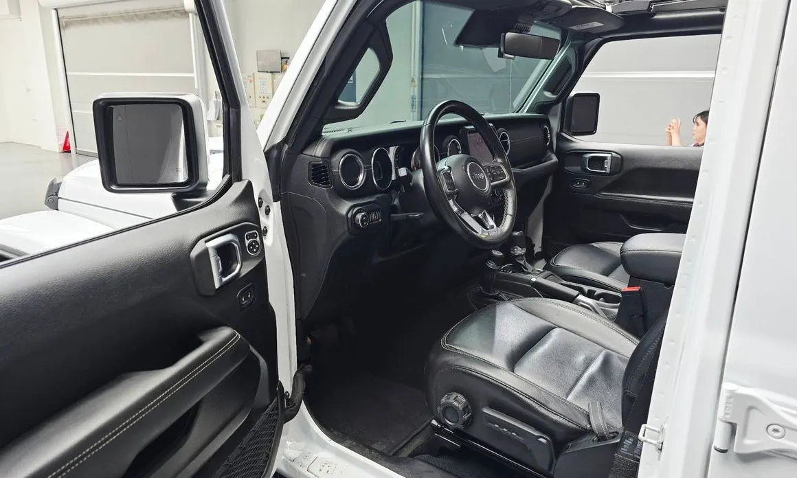 Jeep Wrangler 2023 из KR, фото 10