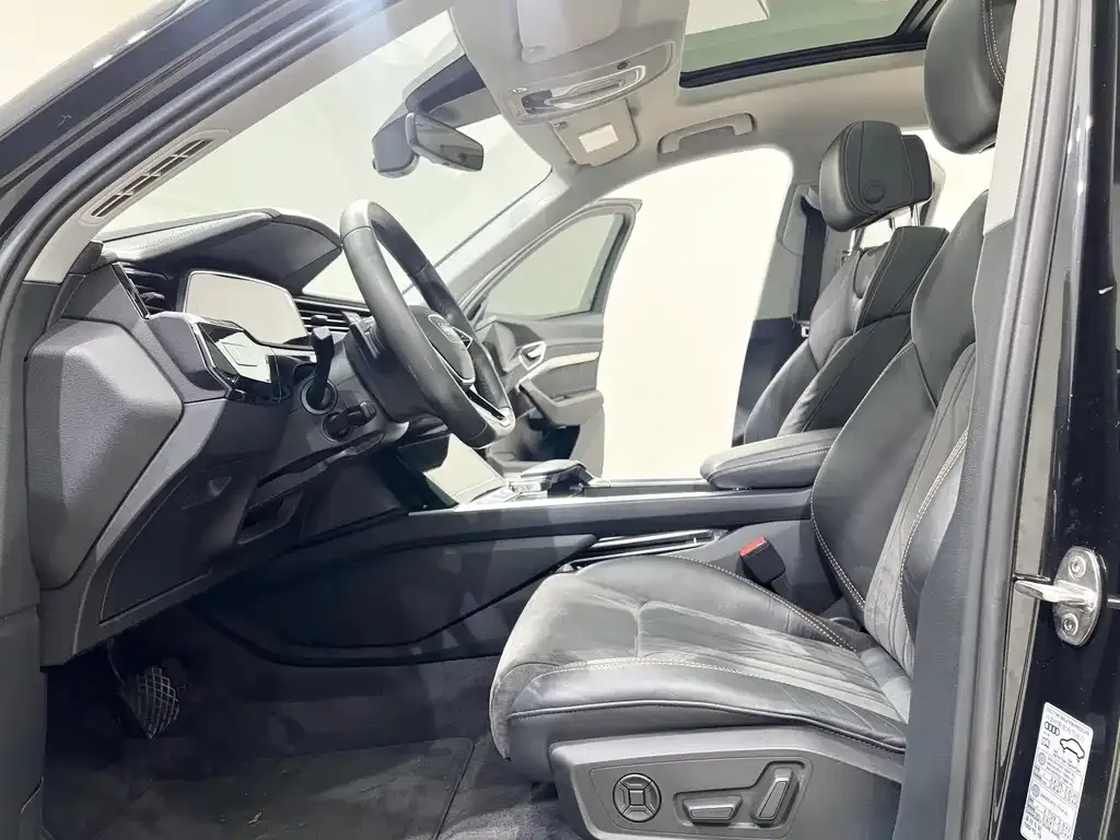 Audi e-tron 2022 из CN, фото 7