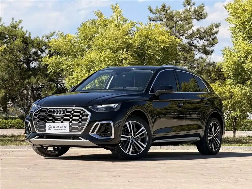Audi Q5L — фото 1