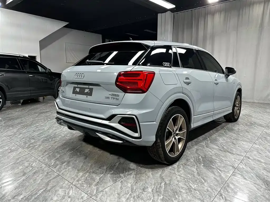 Audi Q2L — фото 6