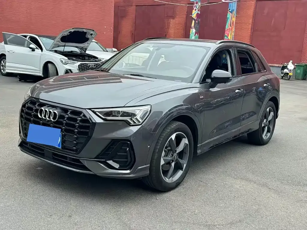 Audi Q3 — фото 1
