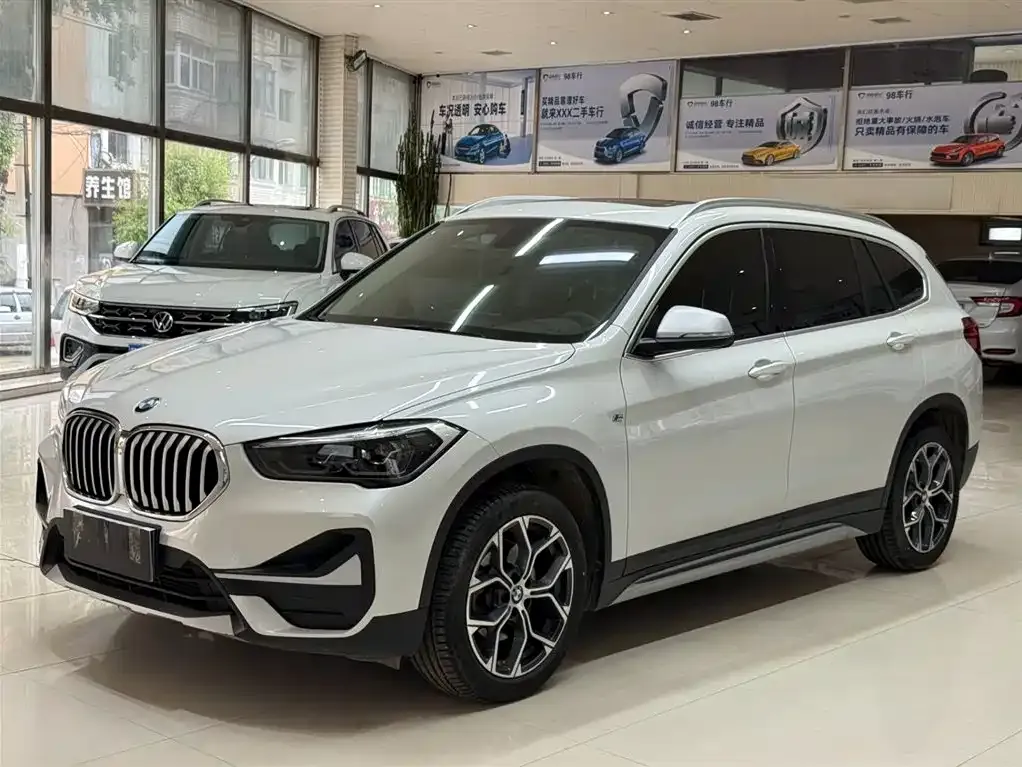 BMW X1 — фото 1