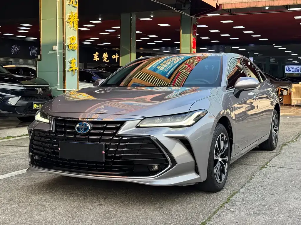 Toyota Avalon — фото 1