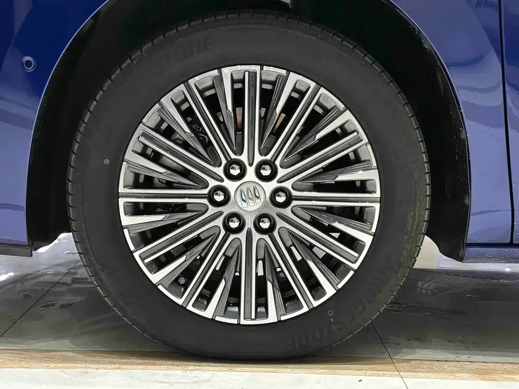 Buick GL8 Hybrid — фото 10