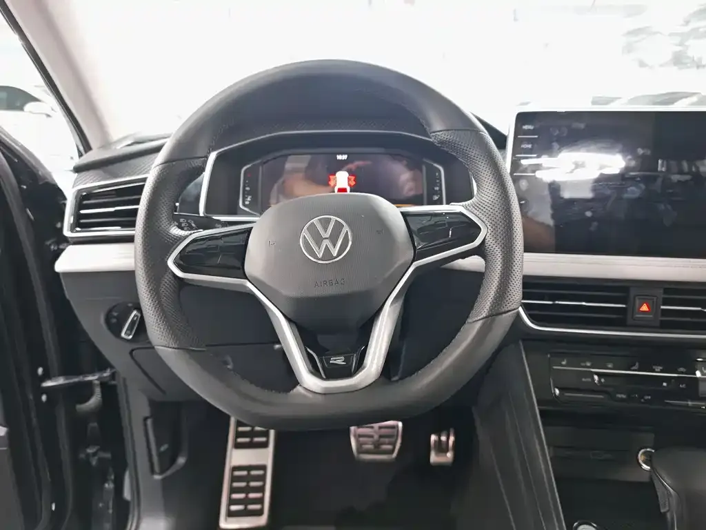 Volkswagen Tiguan L — фото 6