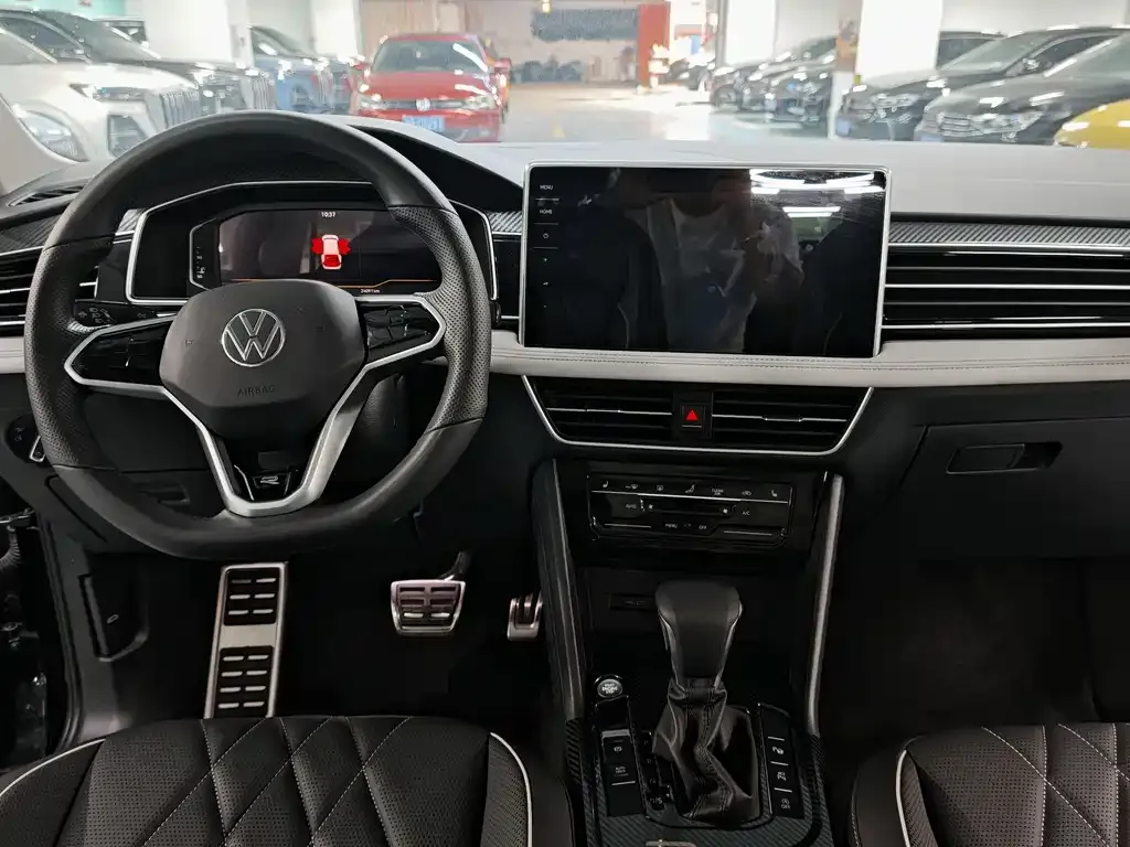 Volkswagen Tiguan L — фото 9