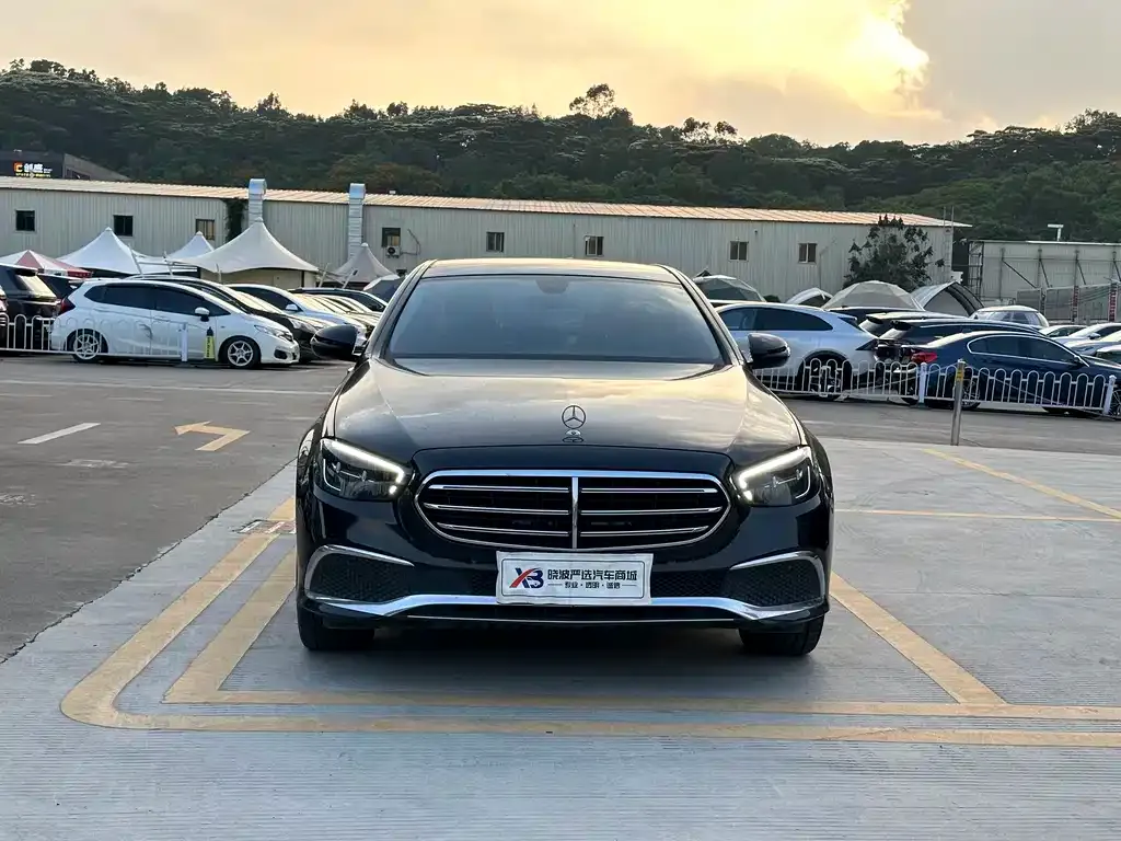 Mercedes-Benz E-Class — фото 2