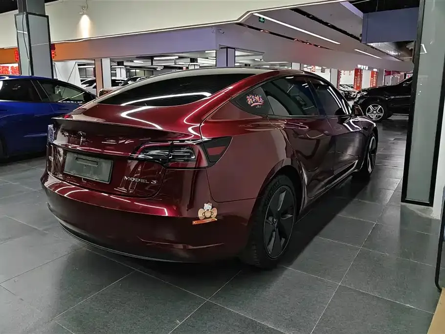Tesla Model 3 — фото 10
