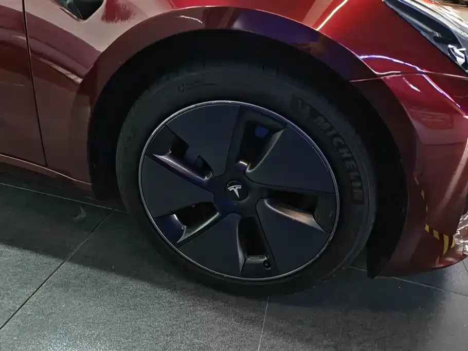 Tesla Model 3 — фото 3