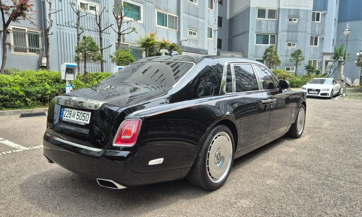 Rolls-Royce Phantom 2023 из KR, фото 9