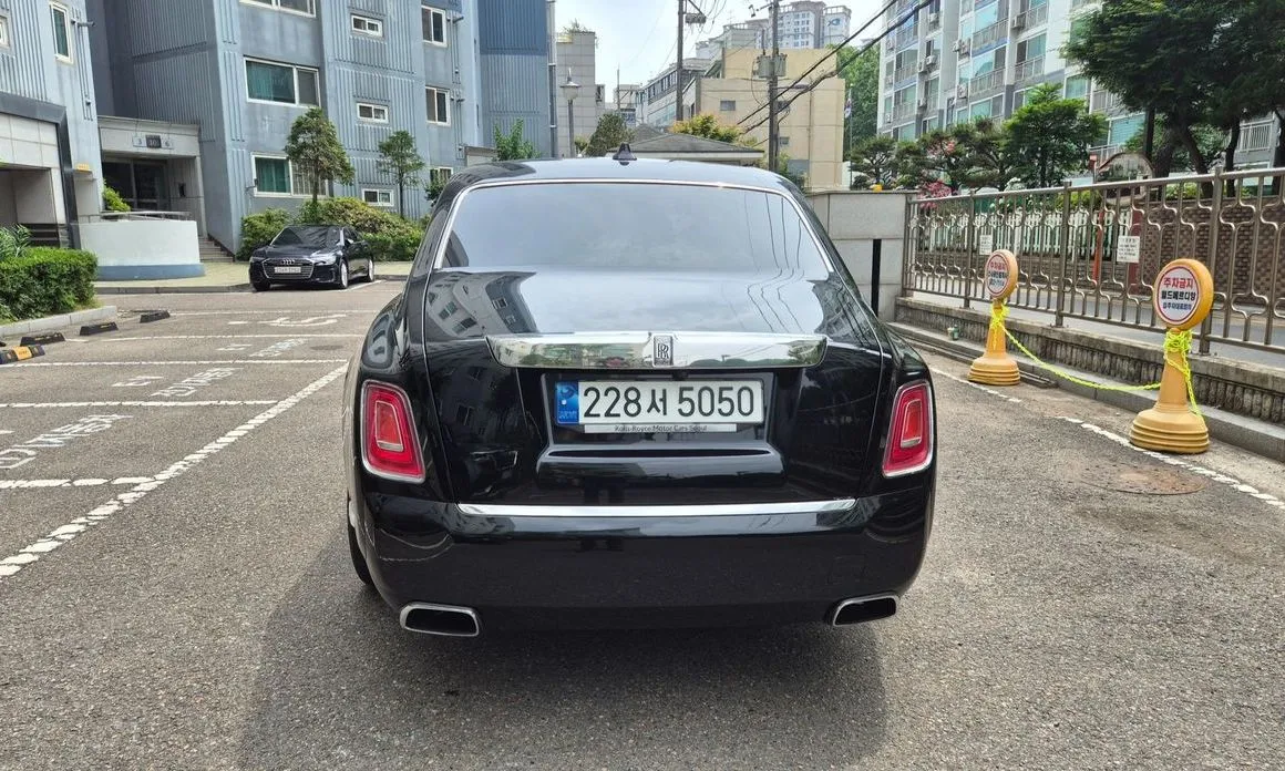 Rolls-Royce Phantom 2023 из KR, фото 7