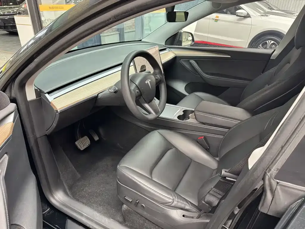 Tesla Model Y — фото 4