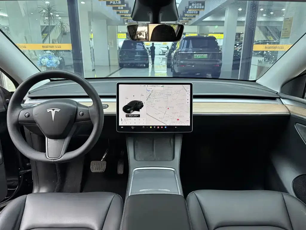 Tesla Model Y — фото 5
