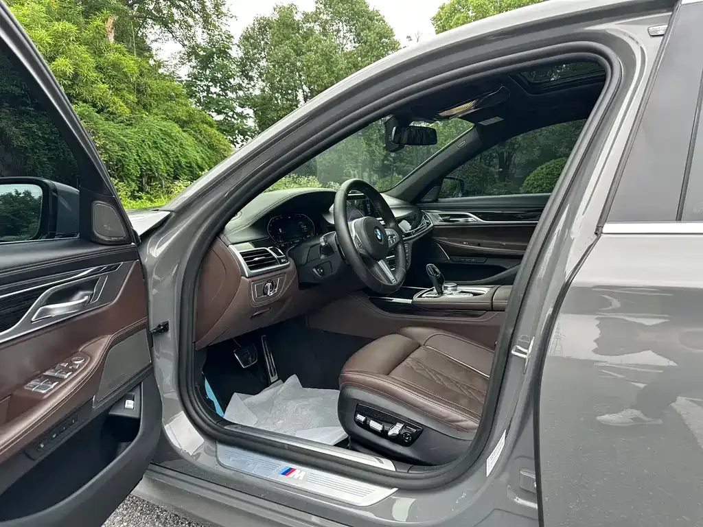 BMW 7 Series 2021 из CN, фото 9