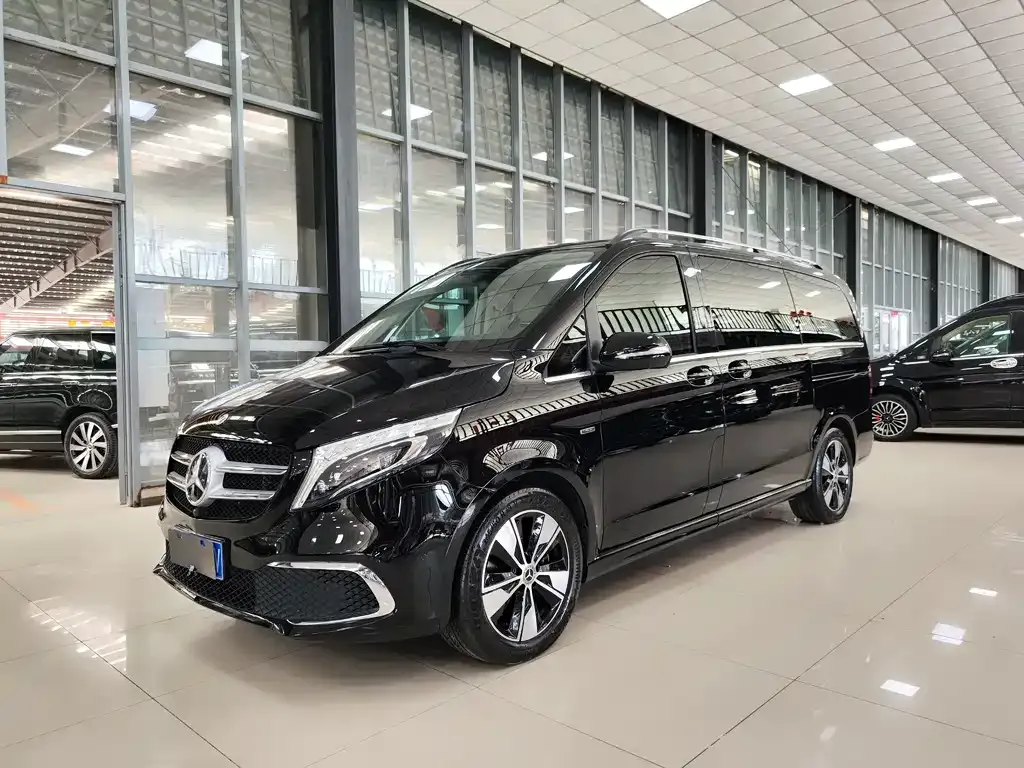 Mercedes-Benz V-Class — фото 1