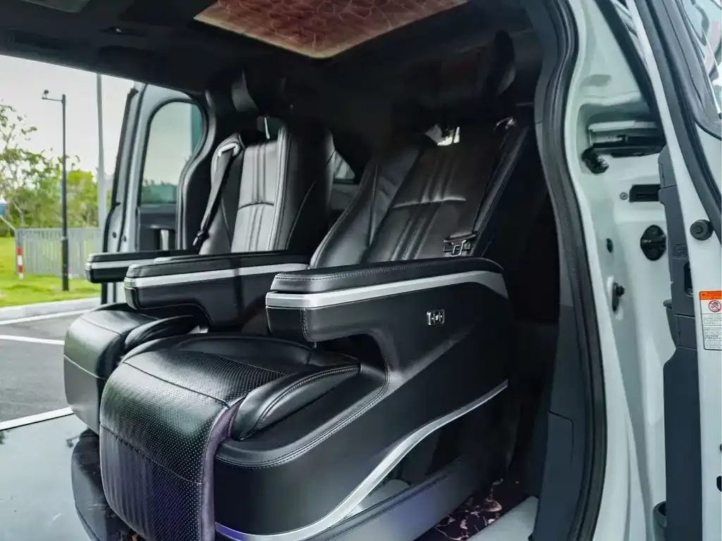 Toyota Granvia — фото 4