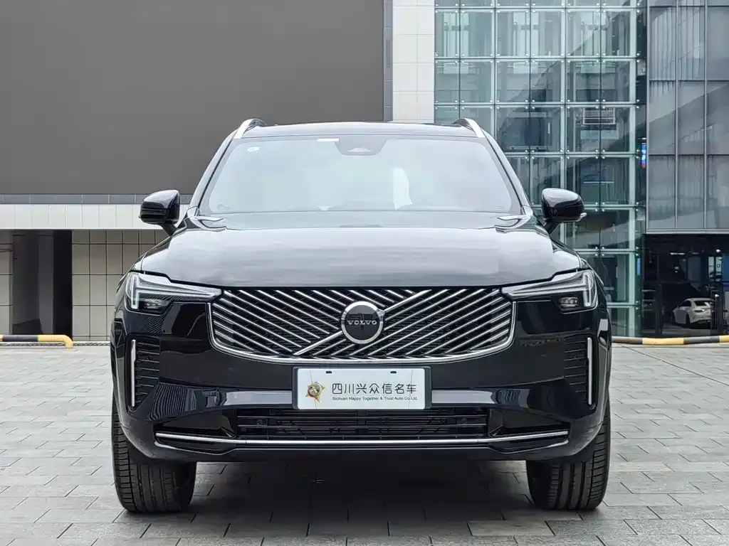 Volvo XC90 — фото 8