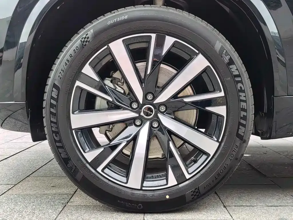 Volvo XC90 — фото 10