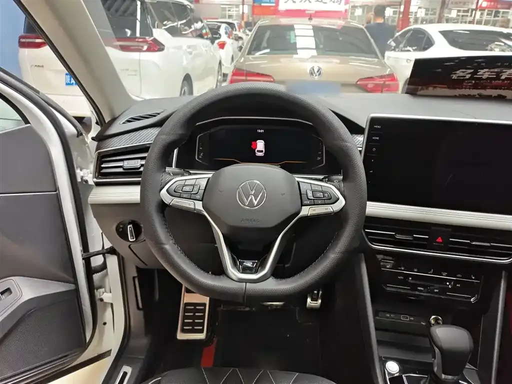 Volkswagen Tiguan L — фото 4