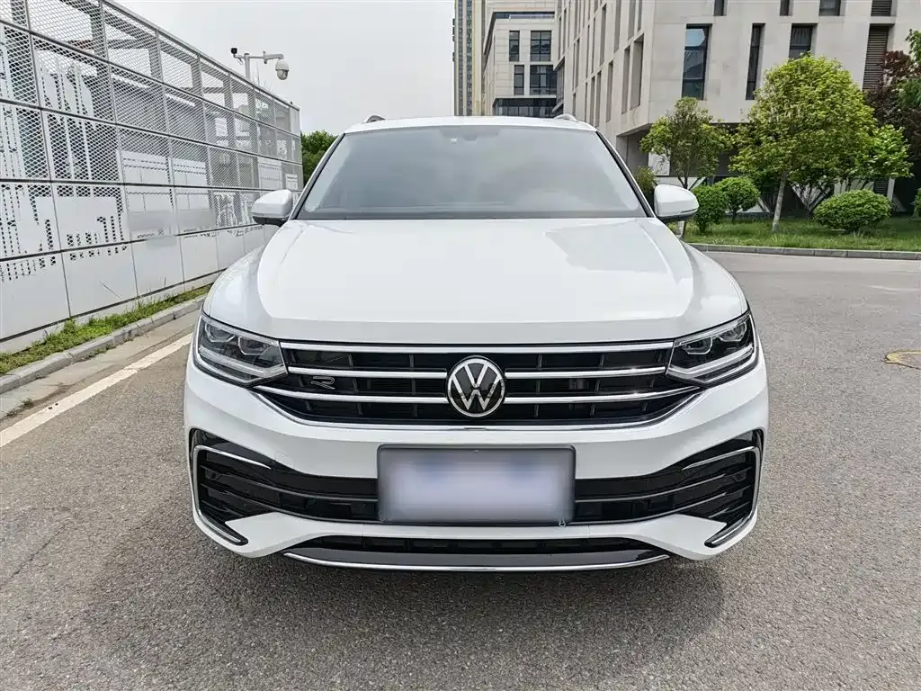 Volkswagen Tiguan L — фото 9