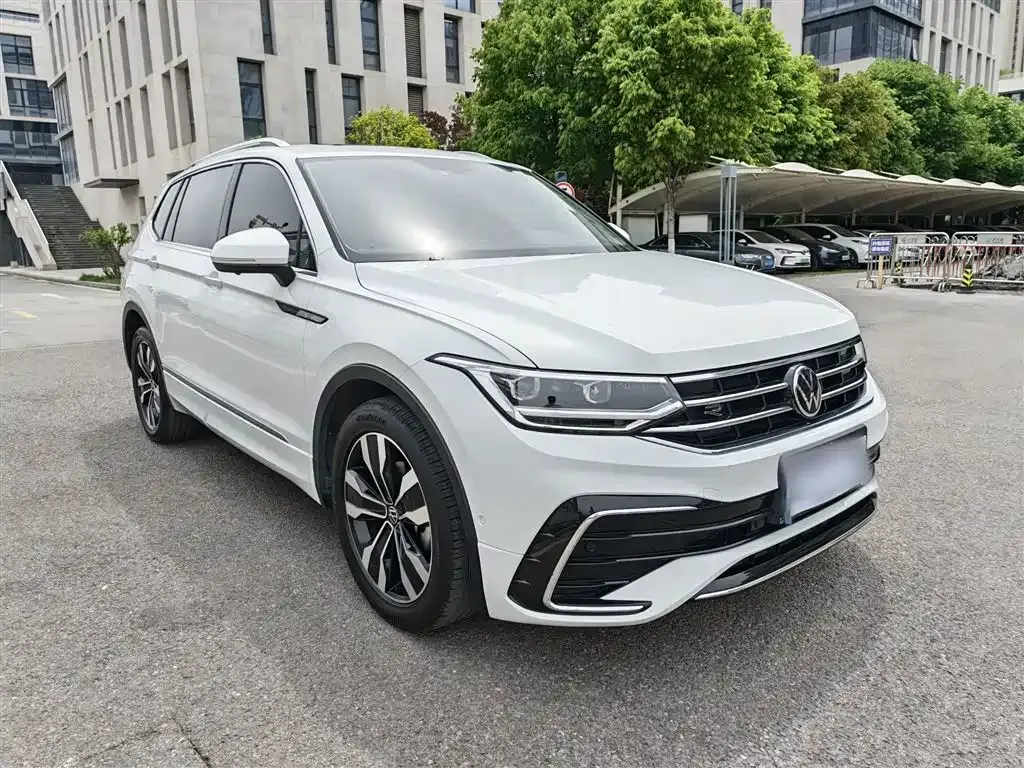 Volkswagen Tiguan L — фото 7