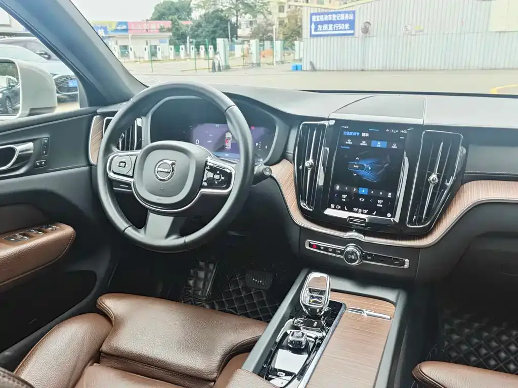 Volvo XC60 2021 из CN, фото 4