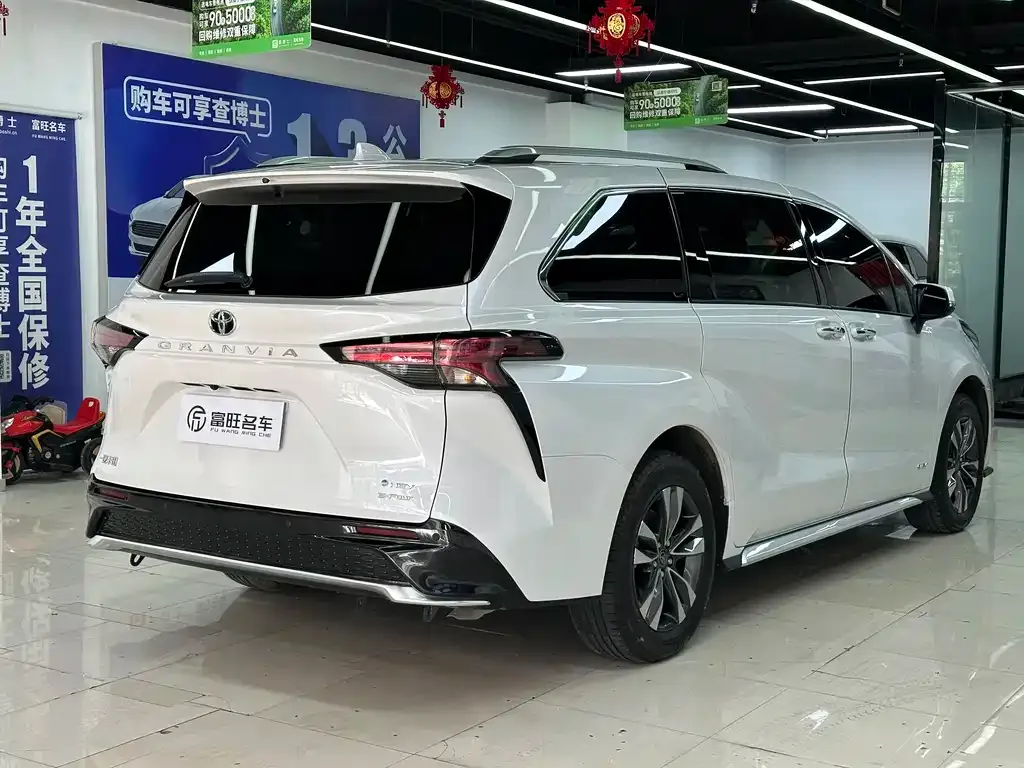 Toyota Granvia — фото 5